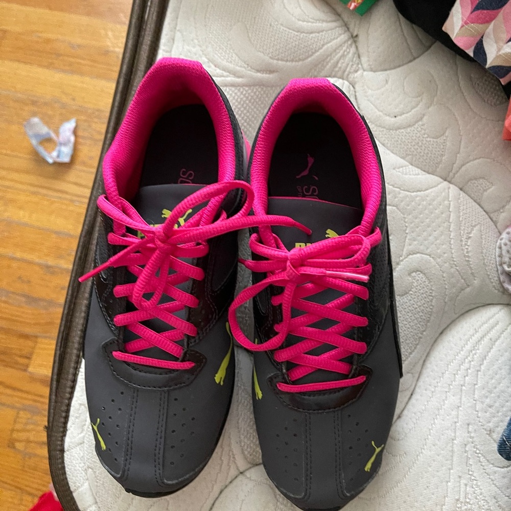 Woman’s puna shoes